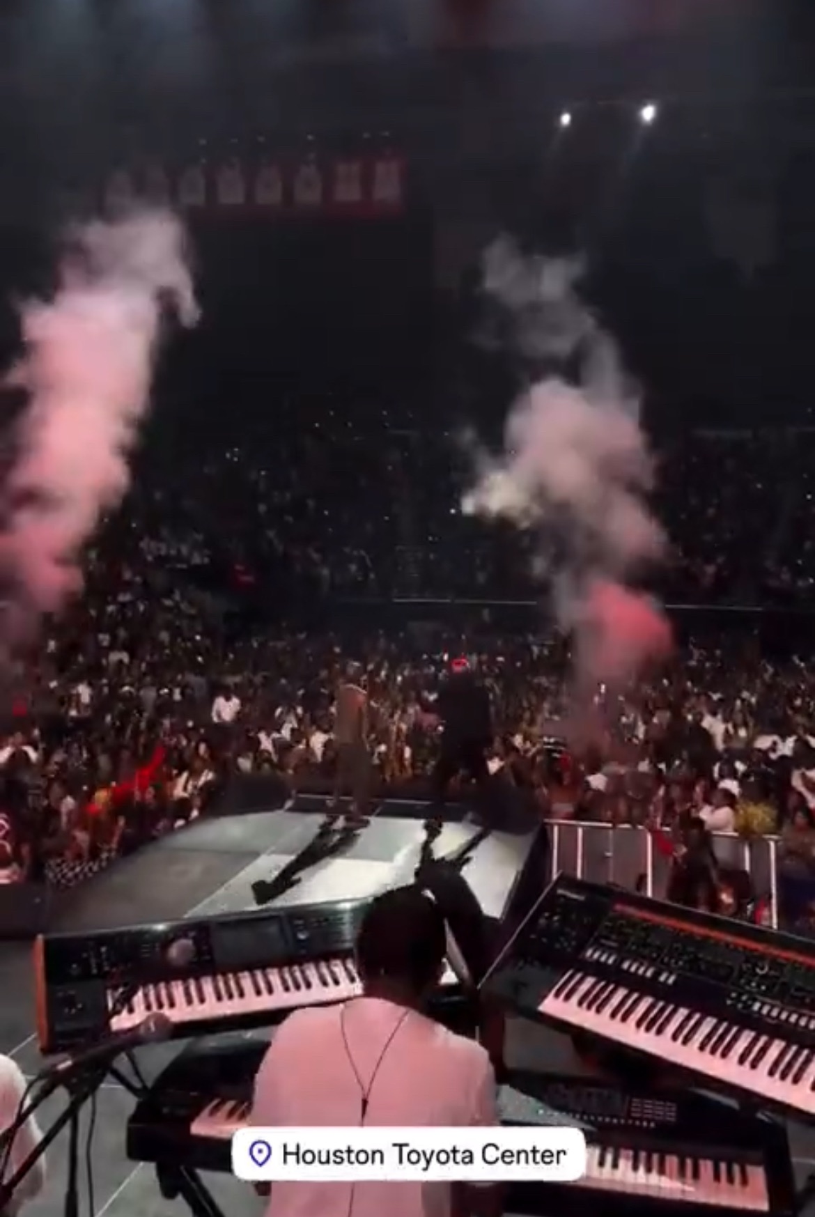 Davido Performs “With You” Live at the 19,000-Capacity Toyota Center in Houston