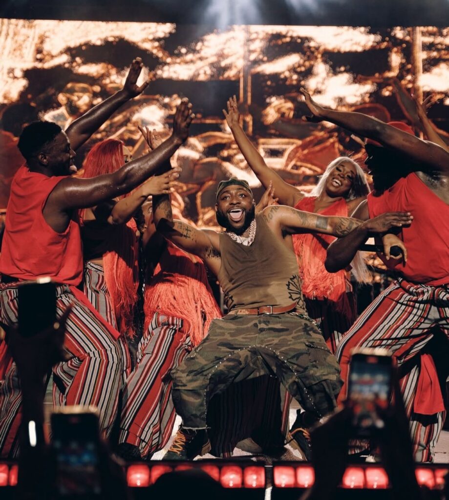 Davido Performs “With You” Live at the 19,000-Capacity Toyota Center in Houston