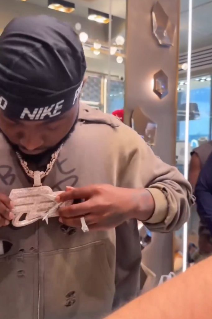 davido bombardier boys chain
