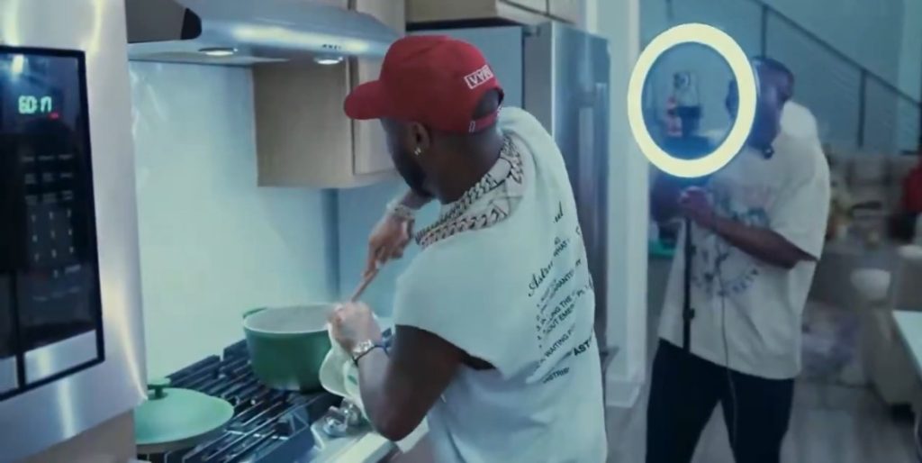 Davido’s Amala Visit Takes a Funny Turn as He Ends Up Cooking the Meal Himself